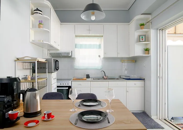 Sea-View Apt Argyroupoli, Athens
